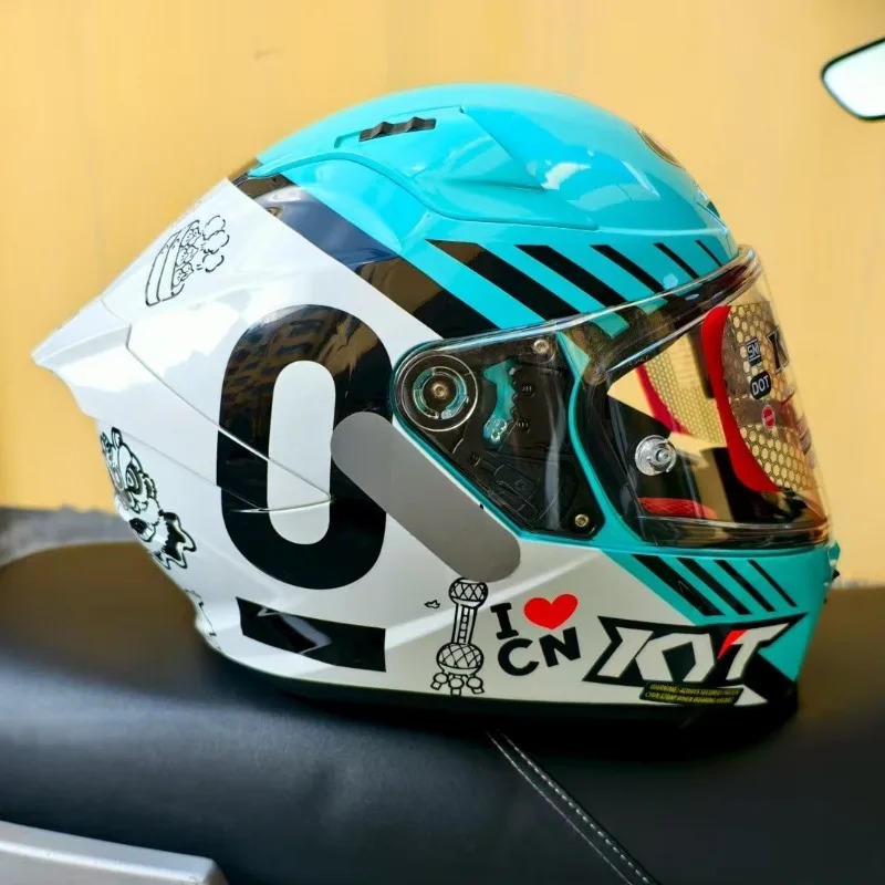オリジナル KYT ST カーボンファイバーオートバイヘルメ - Carbon Fiber Lightweight Motorcycle Helmet のレビューと価格
